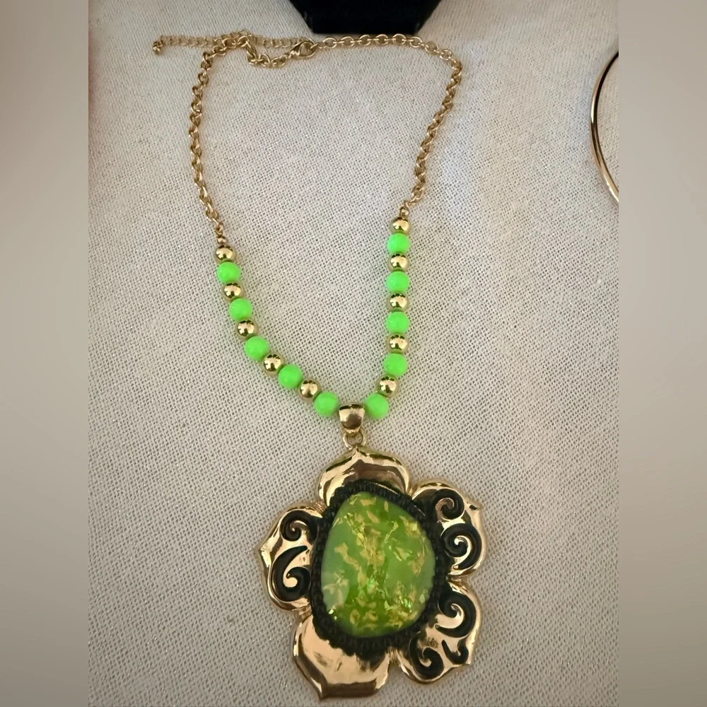 Vintage Colorful Beaded Necklace and earrings 
6 necklaces 
2 earrings - Picture 4 of 16